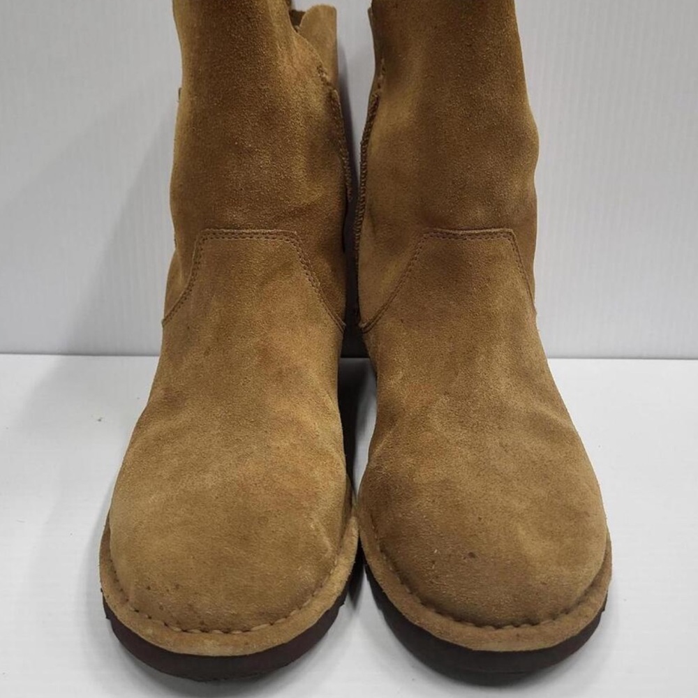 UGG Chestnut Suede Boots men’s size 10